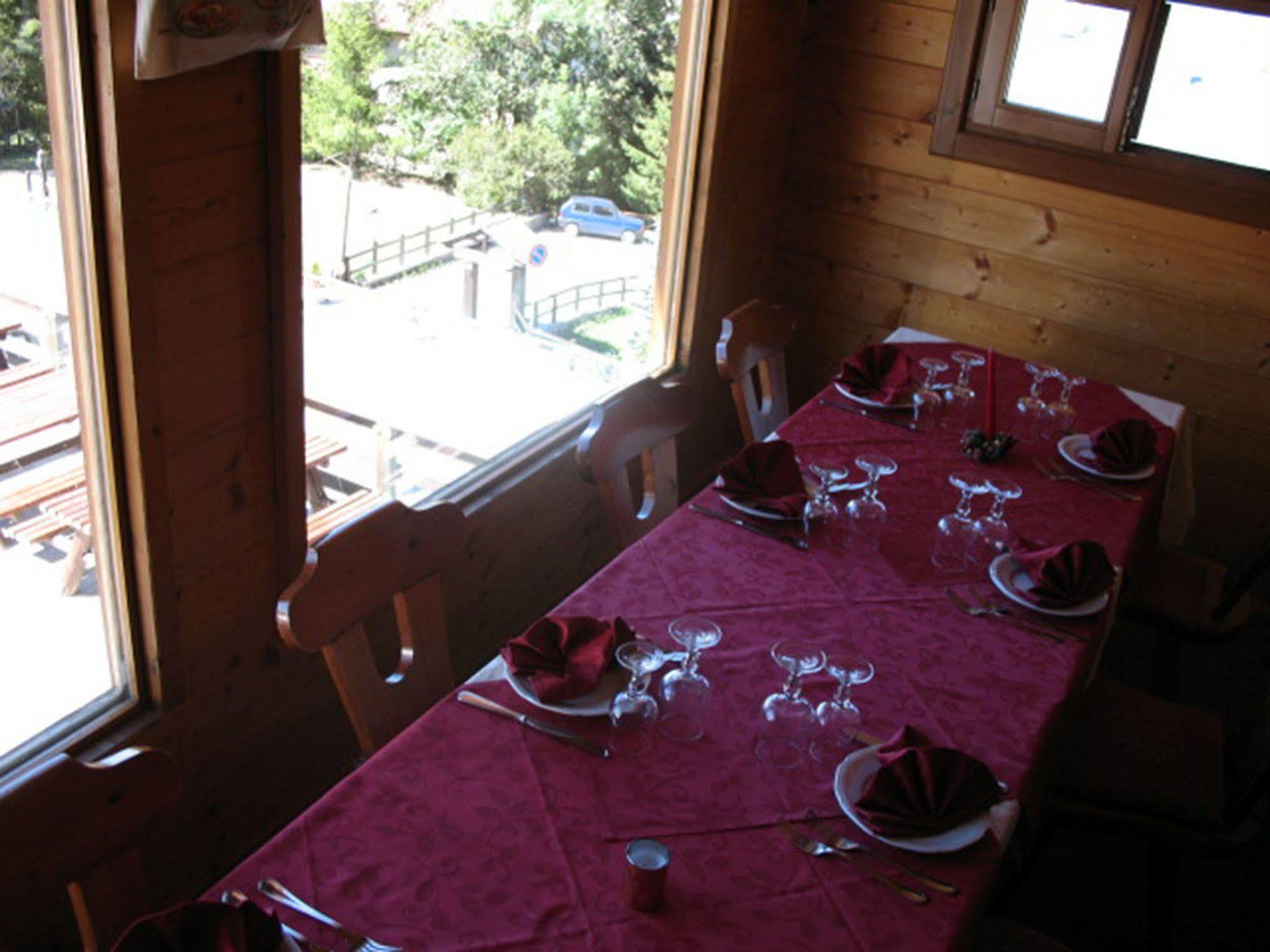 Restaurant Hotel Chalet Del Sole Sauze D'Oulx Exterior photo
