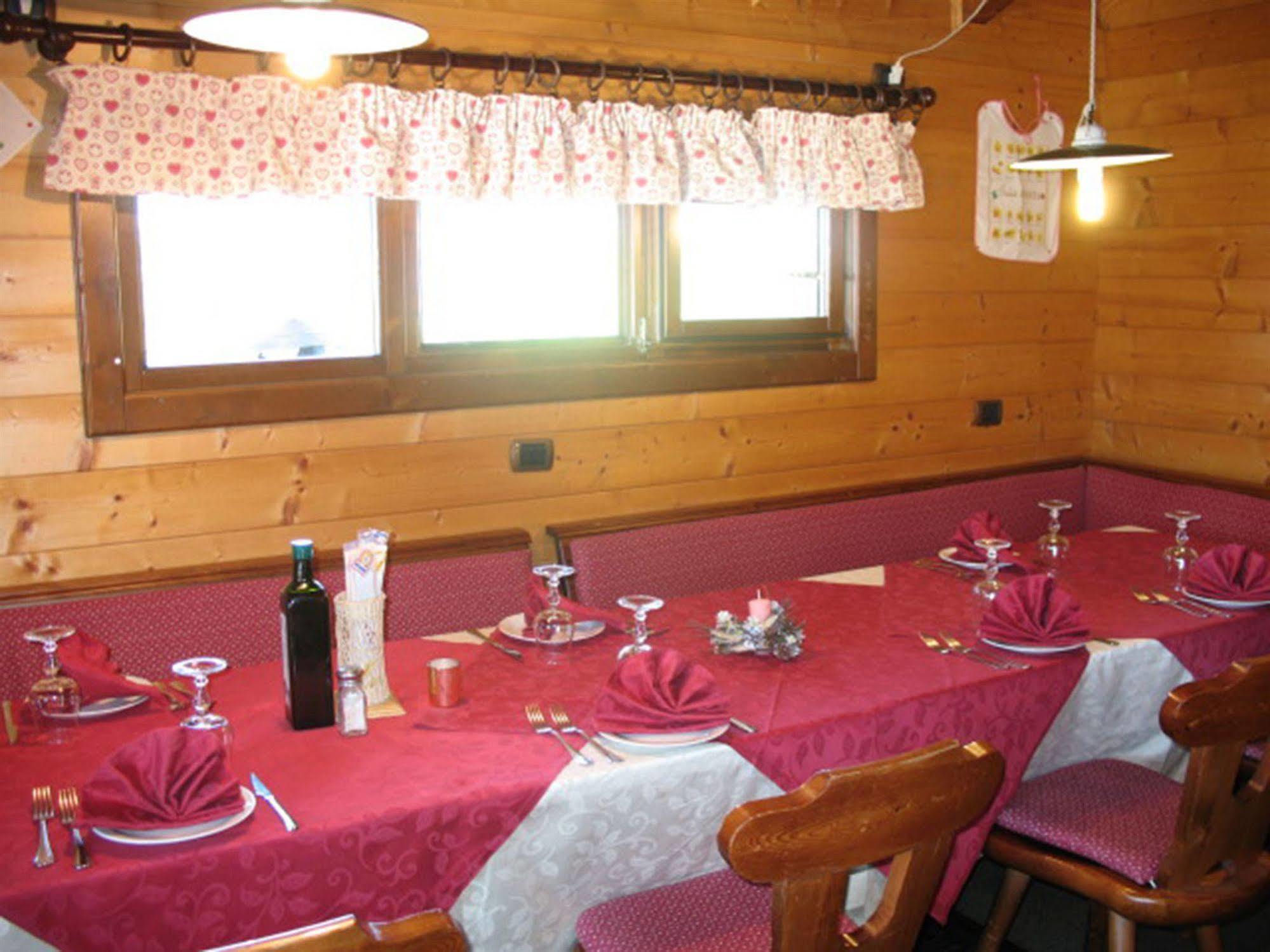 Restaurant Hotel Chalet Del Sole Sauze D'Oulx Exterior photo