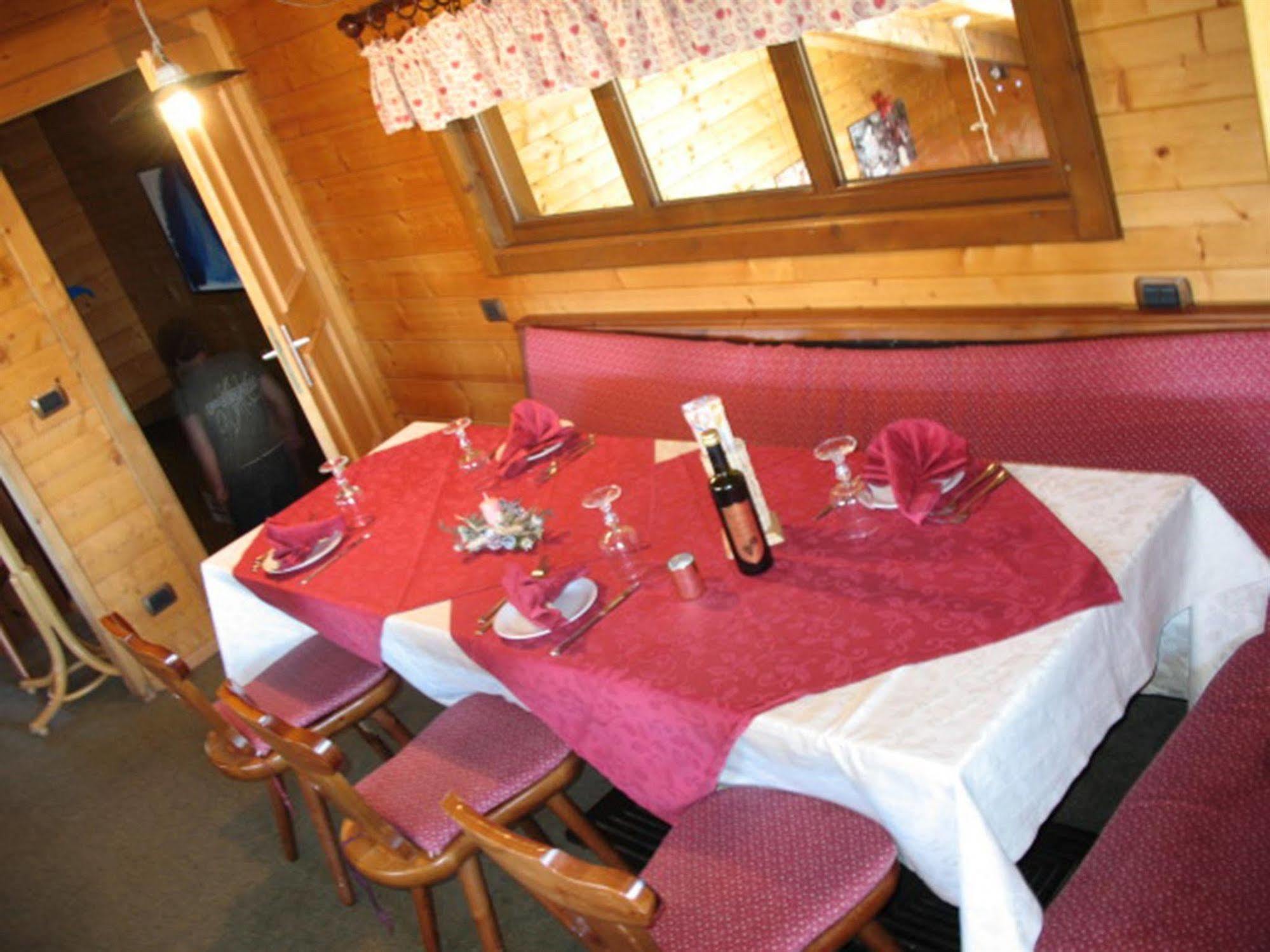 Restaurant Hotel Chalet Del Sole Sauze D'Oulx Exterior photo